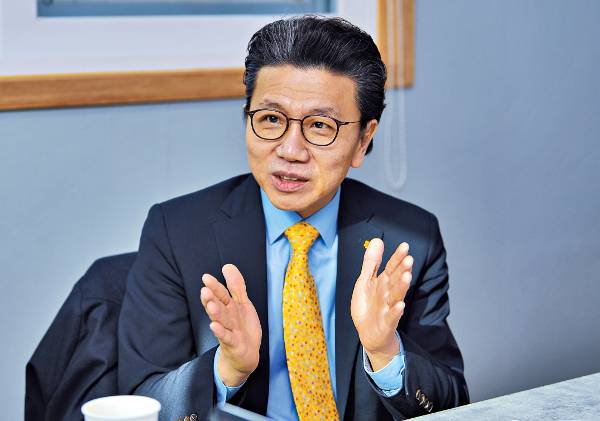 오창화 전국입양가족연대 대표가 최근 국민일보와의 인터뷰에서 “이 시대의 사명은 생명을 살리는 일”이라고 말하고 있다. 신석현 인턴기자