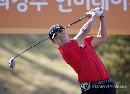 드라이버 티샷하는 김성현 
[KPGA 제공]