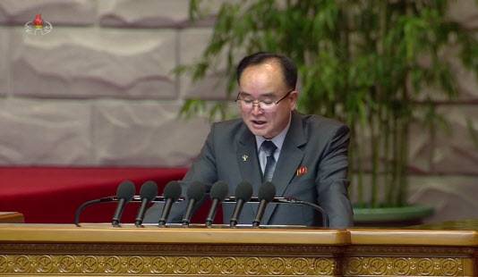 조선중앙TV는 지난 8일 북한 8차 당대회 4일차 회의가 평양 4·25문화회관에서 열렸다고 9일 보도했다. 4일차 회의에서는 당 중앙위원회 사업총화 보고에 관한 토론이 진행됐다. 사진은 토론하는 조용원(사진=조선중앙TV 화면/연합뉴스).