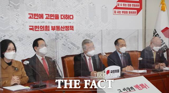 이날 김 위원장은 양도소득세 중과제도 폐지, 교통난 해소 대책 등 폭넓은 부동산 대책을 제안했다. /국회사진취재단