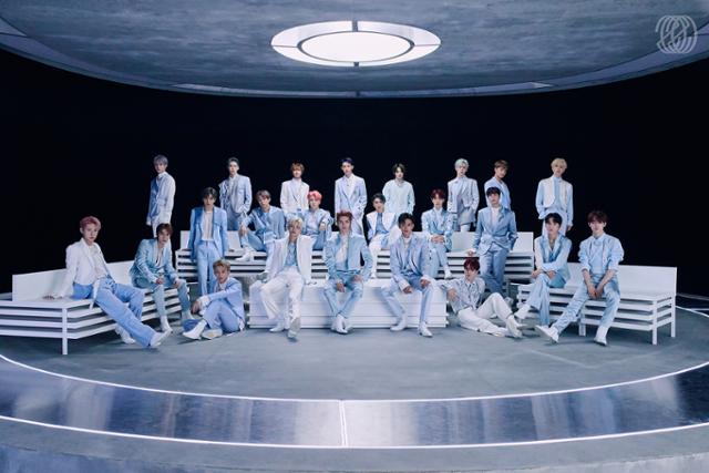 그룹 NCT(엔시티)가 정규 2집으로 미국 '빌보드 200'에 7주째 차트인에 성공했다. SM엔터테인먼트 제공