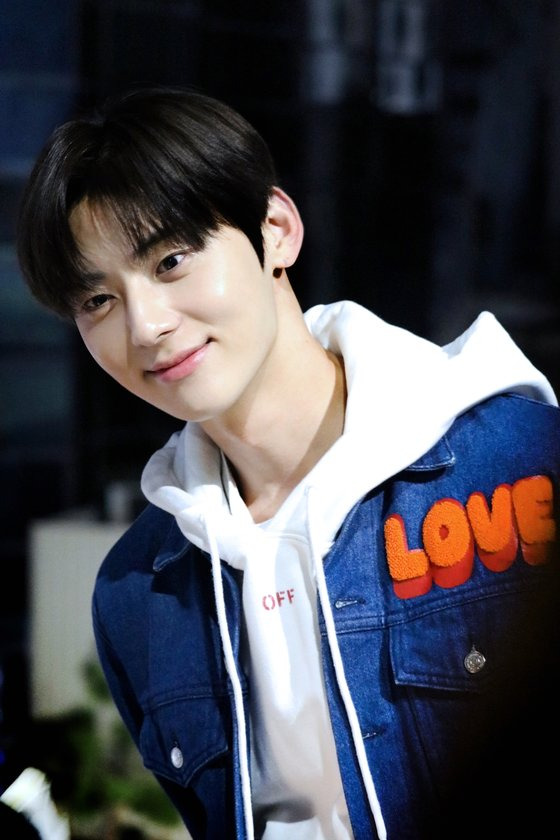 황민현