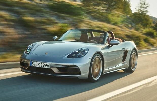 포르쉐가 박스터 25주년 모델을 2분기 국내 출시한다. 사진=포르쉐