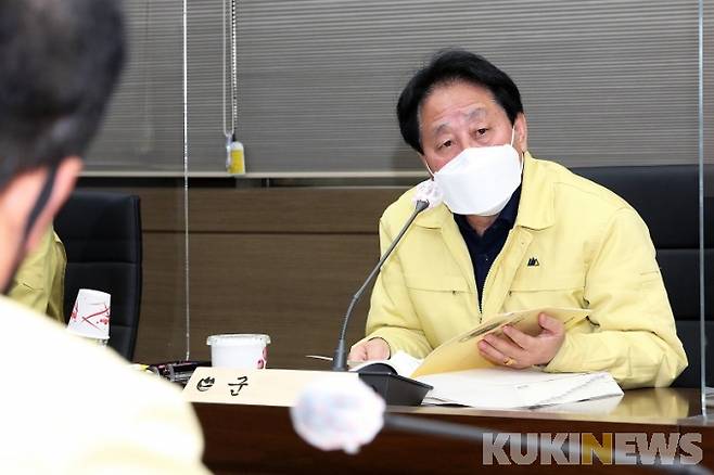 강원 인제군은 지난 11일부터 사흘간 2021년 군정업무보고회를 열고 올해 역점 사업 등을 논의했다. 사진은 최상기 인제군수.(사진=인제군 제공)