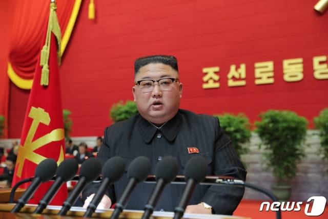 (평양 노동신문=뉴스1) = 북한 노동당 제8차 대회가 12일 폐막했다고 당 기관지 노동신문이 13일 보도했다. 지난 5일 개막한 이번 당대회는 8일 만에 막을 내리면서 역대 두 번째로 최장기간 진행됐다. 김정은 국무위원장은 이번 당 대회에서 당 총비서로 추대됐다.    [국내에서만 사용가능. 재배포 금지. DB 금지. For Use Only in the Republic of Korea. Redistribution Prohibited]  rodongphoto@news1.kr