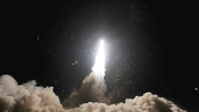 솟구쳐 오르는 현무-2 탄도미사일. 연합뉴스