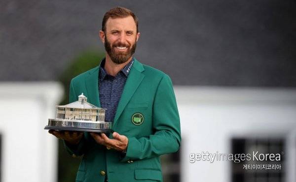 지난해 11월 마스터스에서 우승한 더스틴 존슨. 사진=게티이미지코리아