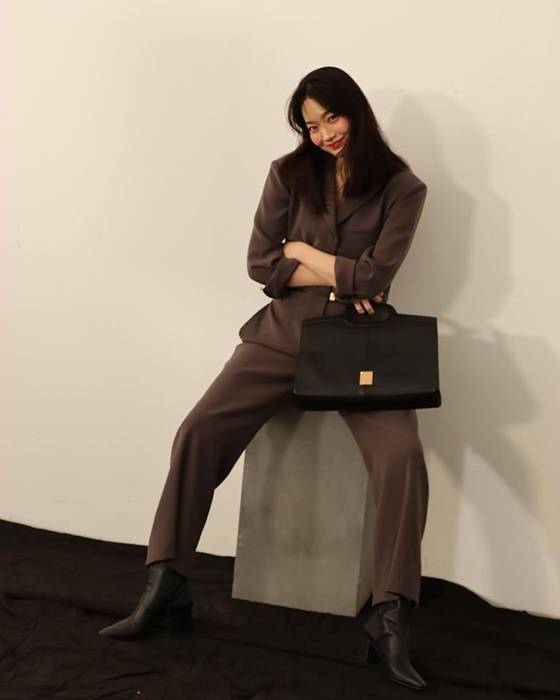 신민아 /사진=에이엠엔터테인먼트 공식 인스타그램