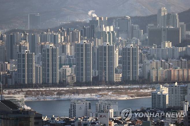 진정되지 않는 집값 상승…서울 남산에서 바라본 시내 아파트의 모습 [연합뉴스 자료사진]