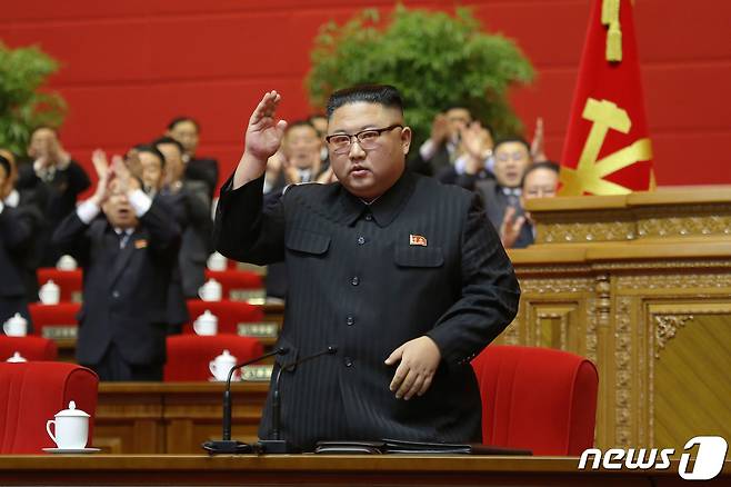 (평양 노동신문=뉴스1) = 지난 12일 제8차 노동당 대회의 결론을 내린 김정은 북한 당 총비서. [국내에서만 사용가능. 재배포 금지. DB 금지. For Use Only in the Republic of Korea. Redistribution Prohibited] rodongphoto@news1.kr