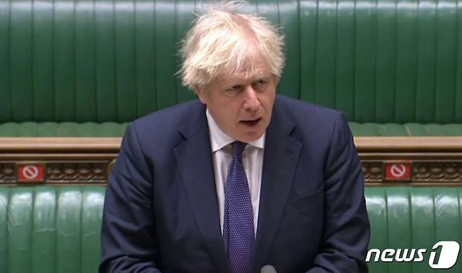 보리스 존슨 영국 총리가 2021년 1월 6일 하원에서 봉쇄조치 투표를 앞두고 연설하는 모습. © AFP=뉴스1