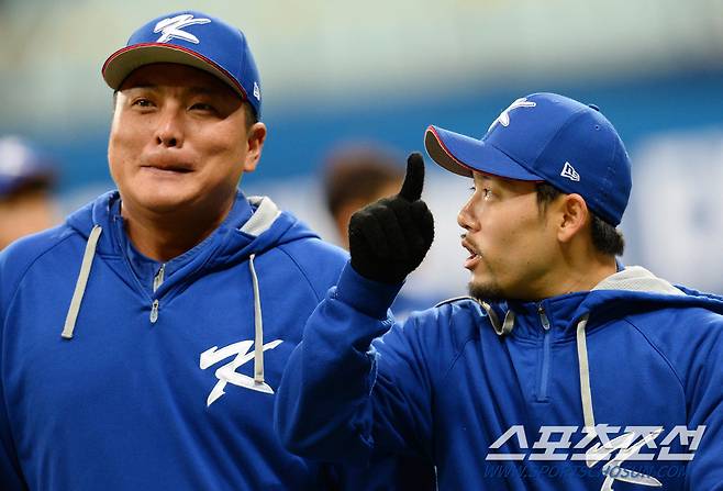 2020시즌을 끝으로 은퇴한 김태균과 이용규가 2017 월드베이스볼클래식(WBC) 국가대표로 활약하던 당시의 모습