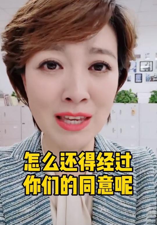 중국 랴오닝성 방송국 아나운서가 웨이보에 올린 동영상. 김치 원조를 주장하는 한국을 향해 "왜 당신들의 동의를 얻어야 하나"라며 논란에 다시 불을 지폈다. 웨이보 캡처