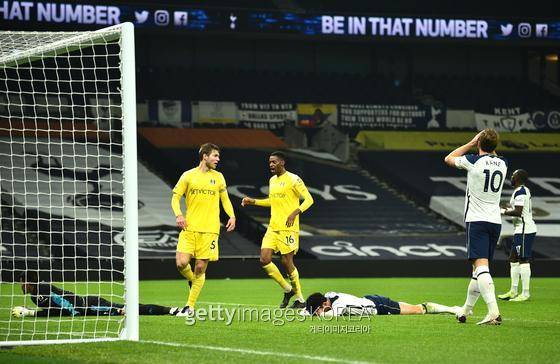 전반 24분 다이빙 헤더를 시도했으나 선방에 막히자 아쉬워하고 있는 손흥민의 모습. 게티이미지