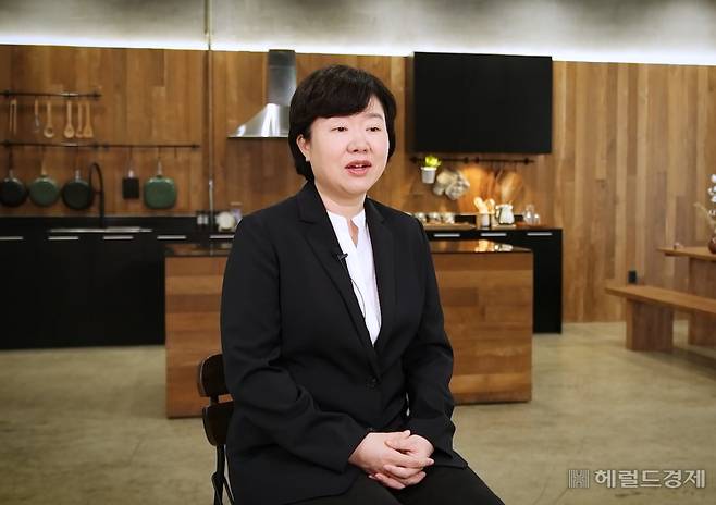 함 랩장은 6월 이전 다주택자가 내놓을 것으로 예상하는 대규모 매도물량에 너무 큰 기대를 걸지 말라고 했다. 보유세와 거래세가 모두 높은 지금, 버틸 사람은 버티거나 혹은 증여를 택할 것이기 때문이다.