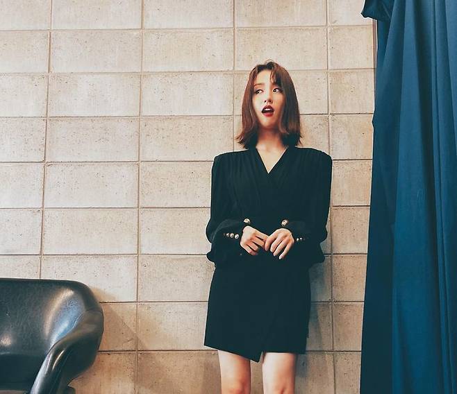 Actor Park Ha-sun flaunts beautiful lookPark Ha-sun posted several photos on his Instagram on January 14.Park Ha-sun in the photo attracts attention by wearing a luxurious one-piece with dark makeup.Park Ha-sun has oozed chic charm with several poses.Meanwhile, Park Ha-sun is appearing on Kakao TVs original drama Daughter-in-law, which is currently under way for SBS Power FM Cinetown of Park Ha-sun.