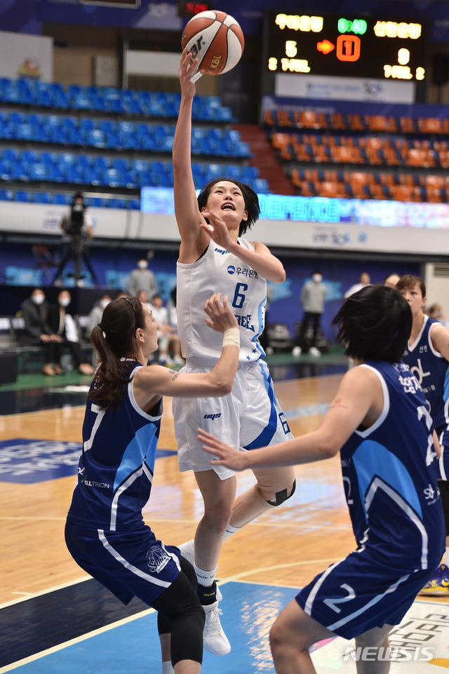 [서울=뉴시스] 여자프로농구 아산 우리은행의 최은실. (사진 = WKBL 제공)