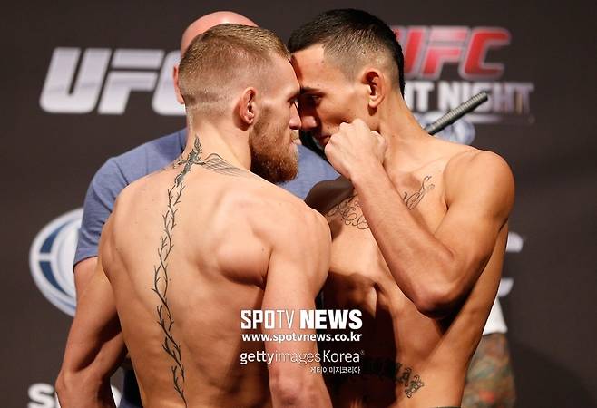 ▲ 2013년 미국 보스턴 TD가든에서 맞붙은 코너 맥그리거(왼쪽)와 맥스 할로웨이.