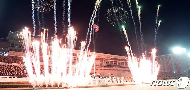 (평양 노동신문=뉴스1) = 14일 오후 북한 평양에서 북한군의 제8차 조선노동당 대회 기념 열병식이 열렸다. [국내에서만 사용가능. 재배포 금지. DB 금지. For Use Only in the Republic of Korea. Redistribution Prohibited] rodongphoto@news1.kr