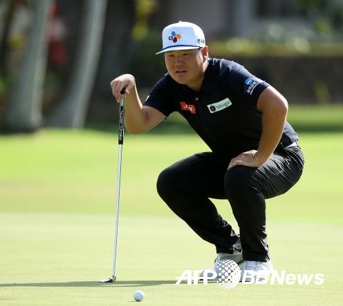 2021년 미국프로골프(PGA) 투어 소니오픈에 출전한 임성재 프로가 1라운드 그린에서 경기하는 모습이다. 사진제공=ⓒAFPBBNews = News1