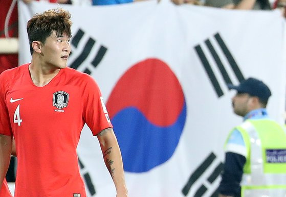 축구대표팀 핵심 수비수 김민재가 겨울이적시장 기간 중 EPL 이적설 주인공이 됐다. [연합뉴스]