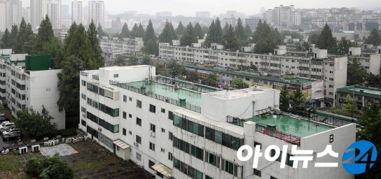 재건축을 추진 중인 서울 서초 반포주공 1단지 아파트 [뉴시스]