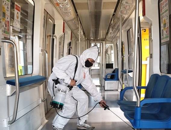 의정부시는 설 연휴 기간 의정부경전철을 이용하는 시민들의 안전을 위해 경전철 특별방역 및 비상근무를 시행한다. / 사진제공=의정부시