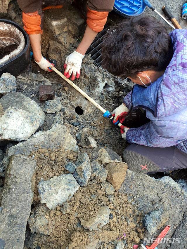 [목포=뉴시스] 수도관 동파·누수 복구. (사진=목포시 제공) 2021.01.15. photo@newsis.com
