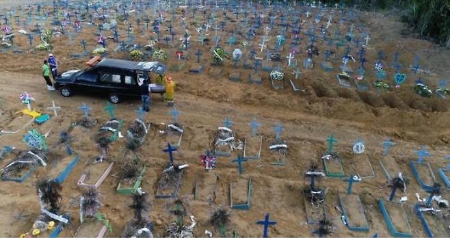 브라질 북부 마나우스 시내 공동묘지. 연합뉴스