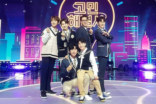 ▲ '미스터트롯' 톱6가 교복입고 '사랑의 콜센타'에 등장한다. 출처ㅣ'미스터트롯' 톱6 공식 SNS