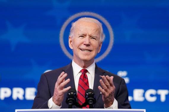 조 바이든 미국 대통령 당선인이 15일(현지시간) 델라웨어주 윌밍턴의 대통령직인수위원회에서 1조9000억달러 규모의 대규모 추가 경기부양안을 발표하고 있다. 이코노미스트들은 그러나 공화당이 반대하고 있어 경기부양안이 통과되기는 하겠지만 규모가 반토막이 날 수도 있는 것으로 보고 있다. 사진=로이터뉴스1