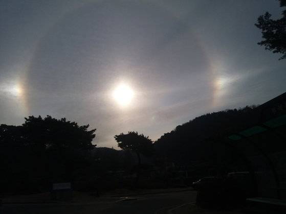 경북 영주시 부석사 하늘에 나타난 환일현상. [사진 독자 진세환씨]