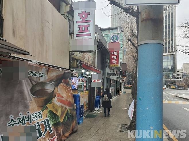 ▲광화문 신문로2-12 일대 공공재개발 구역, 작은 점포들이 늘어서 있다.