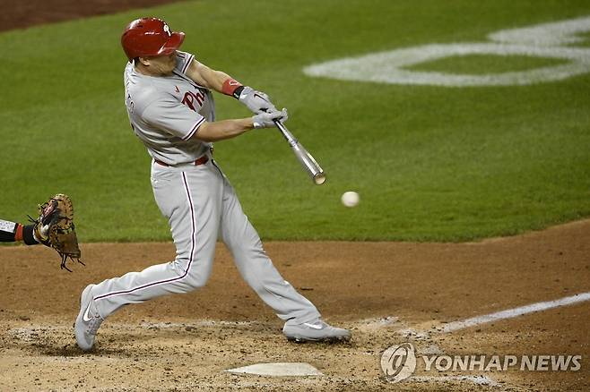 MLB FA 시장의 대어 중 하나인 포수 리얼무토의 타격 [AP=연합뉴스 자료사진]