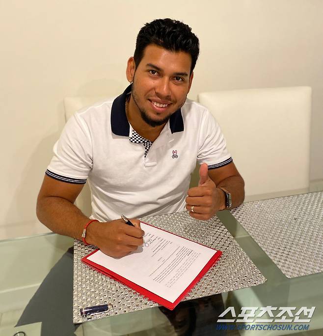 SK 외국인 투수 윌머 폰트가 뜻하지 않게 입국이 늦어지게됐다. 사진제공=SK 와이번스