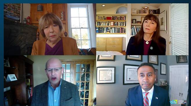 13일(현지시간) CES 2021 토론 세션에서 보안, 헬스케어 등 전문가들이 안전과 건강 사이 절충이라는 주제로 온라인 토론을 진행했다. 왼쪽 시계방향부터 로빈 라스킨 LIDT 창립자, 베티나 프로퍼트턴 휴메트릭스 최고경영자(CEO), 하산 테테 국방부 합동 인공지능센터 박사, 랜디 켈로그 옴론 최고경영자(CEO).