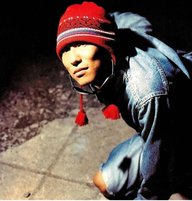 솔로 데뷔 무대를 앞두고 활발한 언론인터뷰를 진행하던 1995년 11월 중순의 김성재. 26년이 지난 지금봐도 세련된 스타일을 선보이고 있다. 한겨레 자료