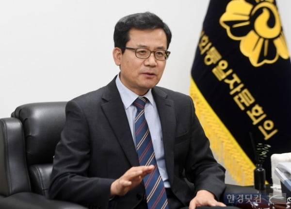 배기찬 신임 민주평통 사무처장이 지난 14일 <한경닷컴>과 서울 중구 민주평통 사무처에서 인터뷰를 진행하고 있다, /사진=최혁 한경닷컴 기자 chokob@hankyung.com