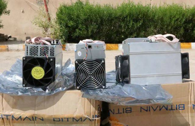 이란 현지 경찰이 압수 조치한 암호화폐 채굴용 컴퓨터들. 워싱턴포스트
