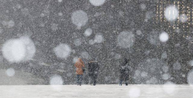 지난 12일 오후 눈이 내리고 있는 서울 서대문구 이화여대 교정 모습. 연합뉴스