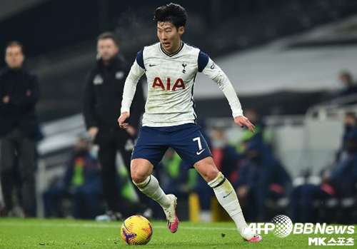 손흥민이 17일(현지시간) 열린 2020-21시즌 잉글랜드 프리미어리그(EPL) 셰필드 유나이티드-토트넘 홋스퍼전에서 전반 5분 만에 세르주 오리에의 선제골을 도왔다. 사진=ⓒAFPBBNews = News1