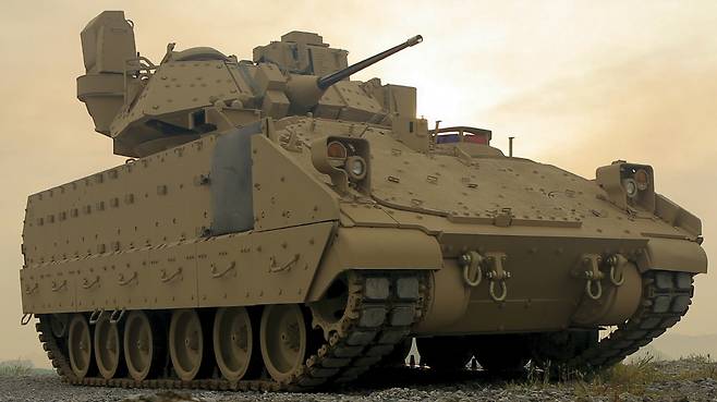 M2 브래들리는 미 육군이 이전에 사용하던 M113 장갑차와 달리 보병전투지원이라는 새로운 개념이 도입되었다.(사진=BAE 시스템즈)
