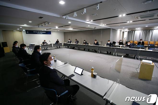 한국프로축구연맹이 18일 서울 신문로의 축구회관 다목적실에서 이사회 및 정기 총회를 개최했다.(한국프로축구연맹 제공) © 뉴스1