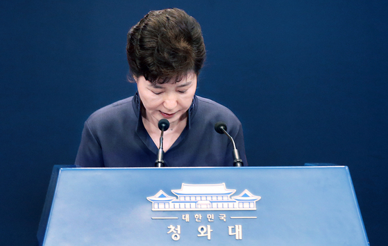 In this file photo, President Park Geun-hye offered an apology at a press conference at the Blue House on Oct. 25, 2016, for having leaked drafts of her speeches to her friend, Choi Soon-sil. [PRESIDENTIAL PRESS CORPS]
