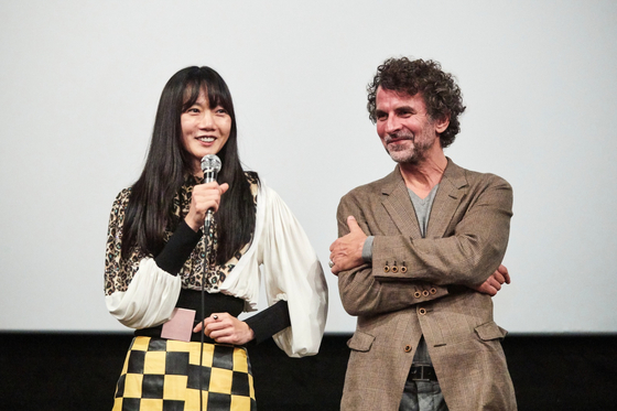 Actor Bae Doo-na, left, and director Eric Lartigau after the world premiere of the French film ″#Iamhere″ at the 24th Busan International Film Festival in 2019. [BIFF]