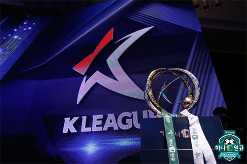 한국프로축구연맹은 18일 축구회관 2층 다목적회의실에서 2021년도 제1차 이사회 및 정기총회를 개최하여, ▲K리그1 교체선수 수 확대에 따른 U22 의무출전 인원 조정 등 각종 규정 개정, ▲신임 임원 선출, ▲2021년 사업계획 및 예산안 승인 등을 의결했다. 사진=한국프로축구연맹 제공