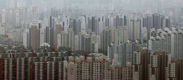 서울 영등포구 63스퀘어 전망대에서 바라본 아파트 단지의 모습./연합뉴스