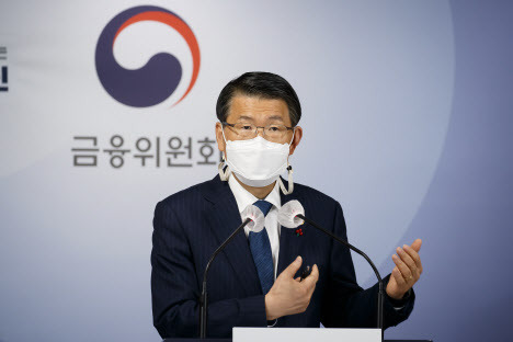 은성수 금융위원장이 18일 정부서울청사에서 ‘2021년 금융위 업무계획’을 발표하고 있다. (사진=금융위)