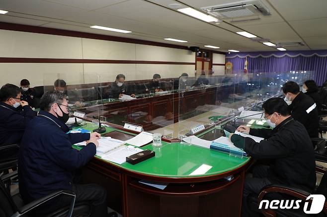 19일 박세복 영동군수가 주요업무 추진계획 보고회를 주재하고 있다. (영동군 제공)© 뉴스1