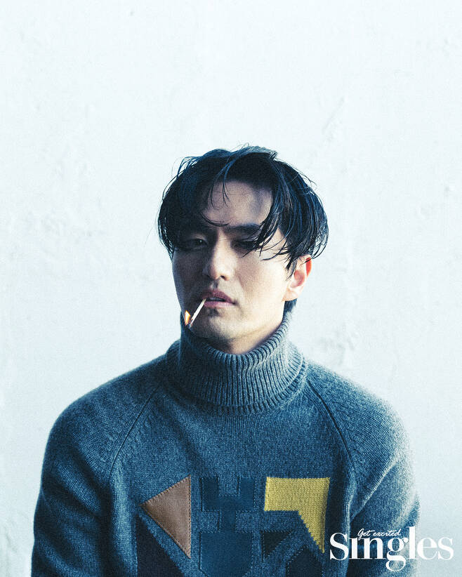 Singles, a pleasant lifestyle magazine for imposing singles, unveiled Actor Lee Jin-wooks soft charisma picture, which captures a dark but deep remady in the Netflix OLizynal series Sweet Home, which is on the top of charts in more than 10 countries at the same time as it opened.If there is such a man next door, I will show the charm of Lee Jin-wook, which is a simple and sweet ticket that seems to be thrilling every day, and I have completed a picture of Simkung, where laughter comes out even if I look at it.Especially, the familiar concept in everyday life which is contrary to the silent and heavy character in the work is digested without awkwardness with Lee Jin-wooks humorous expression and friendly smile, and the charm of the Reversal story is emitted, and the perfect sculpture appearance is What is not going to happen?I want to completely digest the Lizzy Character that I can not think of when I Lee Jin-wook.The Netflix OLizynal series Sweet Home, which is well received for its three-time hit with its breathless story, three-dimensional characters, and extraordinary visuals, has a special meaning for veteran actor Lee Jin-wook.As soon as he saw the first opening, he was convinced that he would be okay. When a work is given, I think only about 24 hours.I constantly throw the question to me and around me, he said.Especially, Actor does not have many roles to do even if he wants to do it.In that context, I thought it was not Lee Jin-wook is really meaningful because my efforts have been successful. I want to be a better person tomorrow than todayLee Jin-wooks name, which usually pursues a hairy and comfortable style like an image in a picture, is accompanied by a modifier called knee.When I was a rookie, there are a few uncomfortable memories I felt on the scene.I just want people who work with me to be uncomfortable. He also expressed his affection for his colleagues. There is no life without mistakes and failures in this world.It is important to accept it and move on to the next step. I always try to be a better person, but it is not easy (laughing), he said.On the other hand, Lee Jin-wook, who had a romantic act in the movie Beauty Inside and the drama I need romance and got the nickname Melo craftsman, made a new stroke in Actor filmography through Sweet Home.His transformation, which perfectly depicts the three-dimensional remady that starts with evil and gradually adds to the human aspect, not only made a strong impression on viewers, but also raised expectations for another work.Actor Lee Jin-wooks Simkung charm picture, which expands his own spectrum without fear of challenge, can be found in the February issue of Singles and the Singles website.